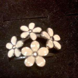Pandora flowers 2 piece ring set retired